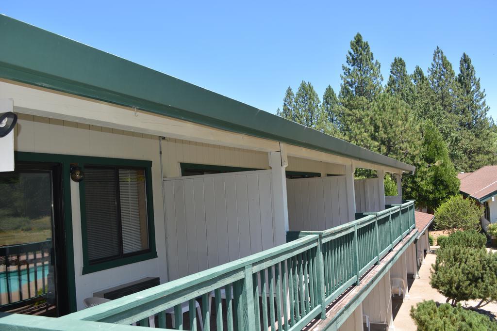 Pioneer Inn & Suites Volcano Exterior photo