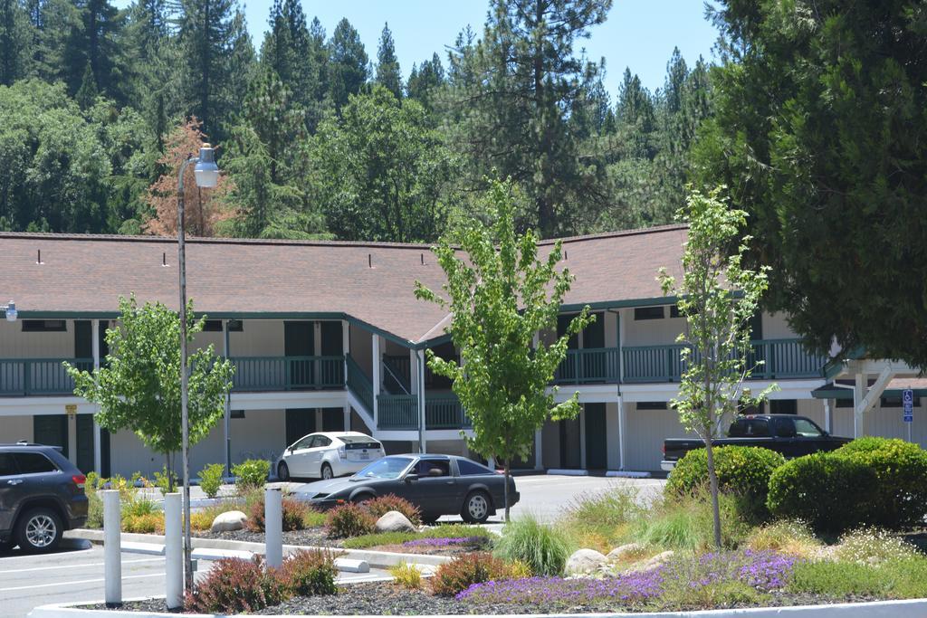 Pioneer Inn & Suites Volcano Exterior photo